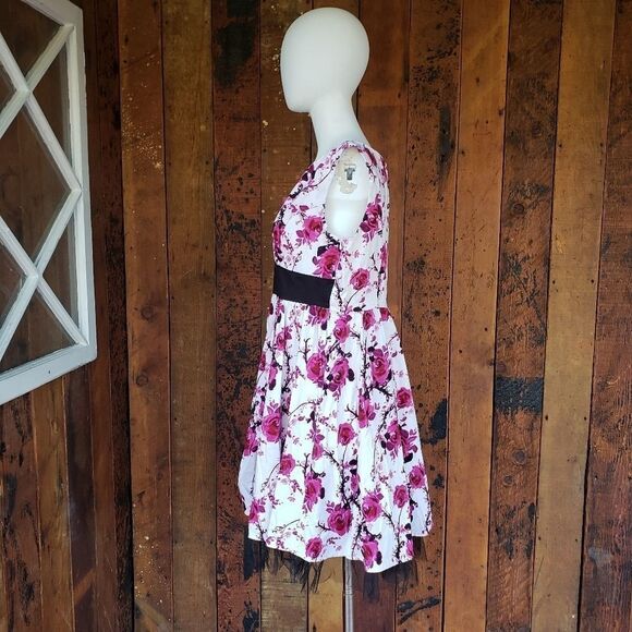 Hearts and RosesVintage Reproduction Floral Dress - Picture 3 of 11